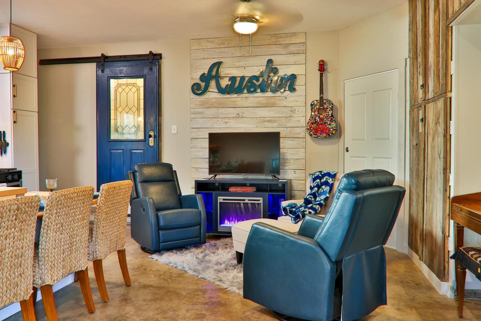 Big Red Cactus - Austin Accommodations Exterior photo